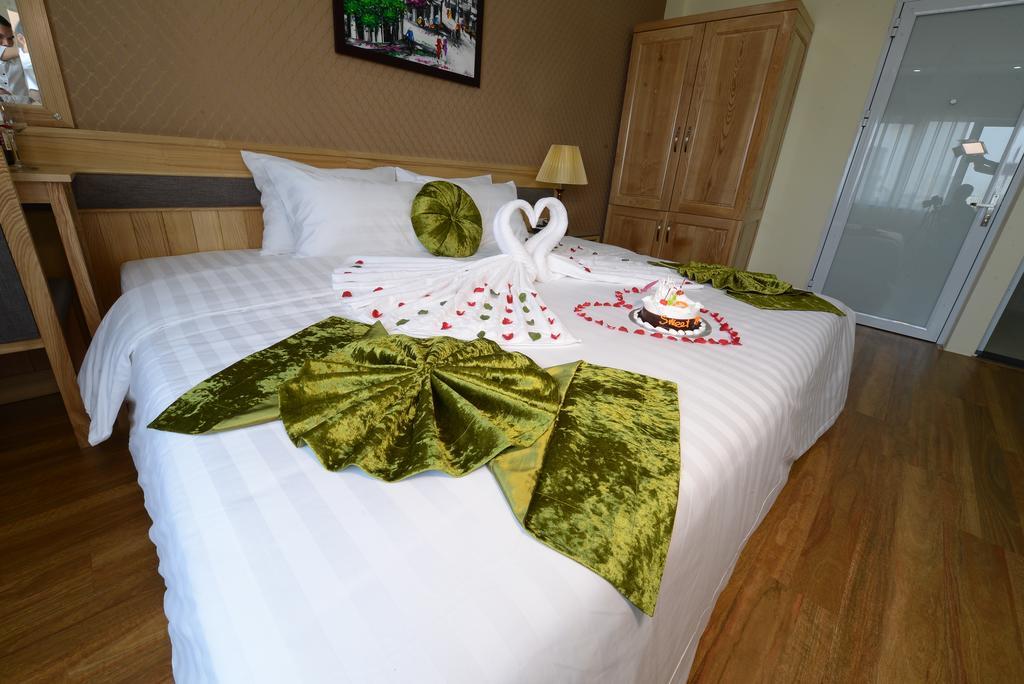 Blue Hanoi Inn Hotel Room photo
